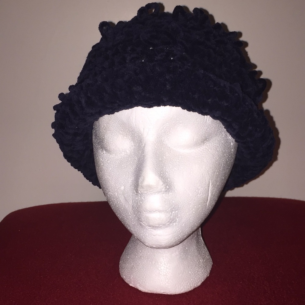 Navy Blue Knit Chenille Cloche/Bucket Style Hat